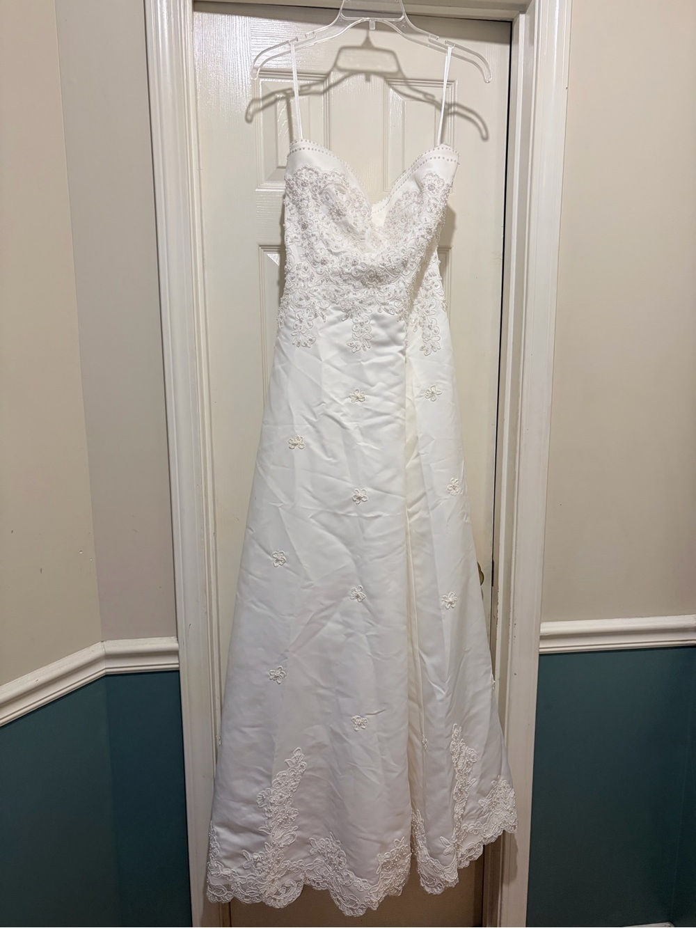 Elegant White Spaghetti Strap Wedding Dress with Lace Bodice